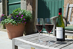 wine-in-courtyard